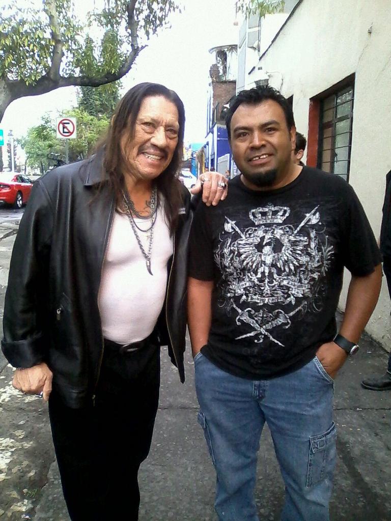 hispana25's tweet photo. @officialDannyT may 16 in mexico city, thanx for taking time when my husband asked for a pic with you. Big fans. http://t.co/Undyw2Um9Z