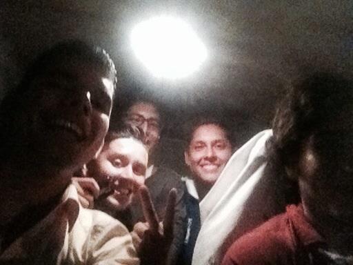 uchiha_edu3's tweet photo. Viajando a playas con mis brothers del barrio :D http://t.co/pOyfw0N53q