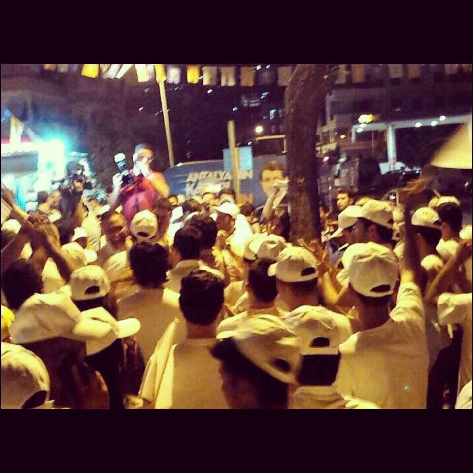 GENÇ Milletvekili adayımız @AvSenaNurCelik ile Alanya sokaklarnda gençlik kollarıyla beraber İSTİKRARA Yürüdük