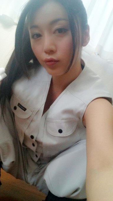 今日はV撮影🎵 初めてのガテン系󾭠 共演作品だよ󾭠 今お昼ご飯🍴 http://t.co/3OkeiIA8aU