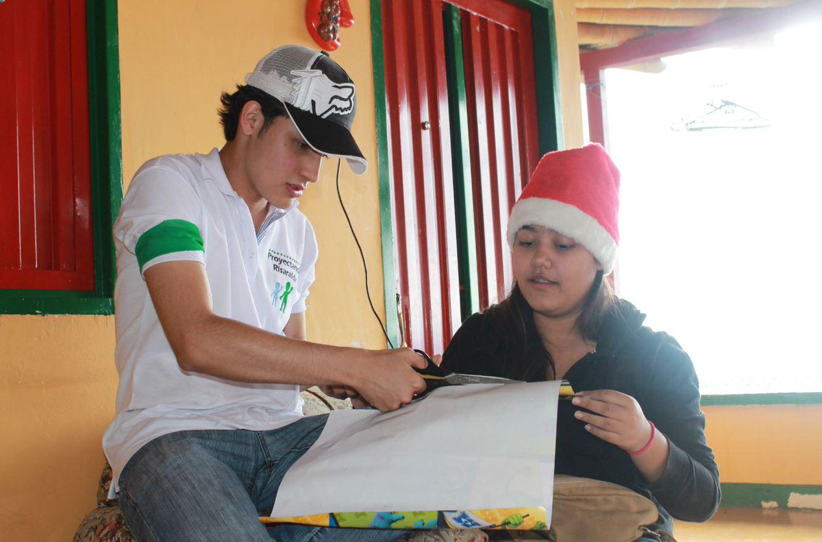 ProyectandoR's tweet photo. @Brendaa_Montoya Trabajo en equipo. http://t.co/nqpyoZGDZK