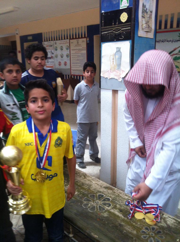 arqam1234's tweet photo. استكمال التتويج http://t.co/emCrQ1AzLU