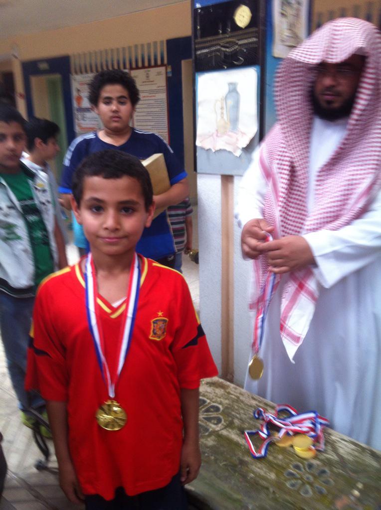 arqam1234's tweet photo. تتويج بطل الاولية http://t.co/mr9jRqfOuJ
