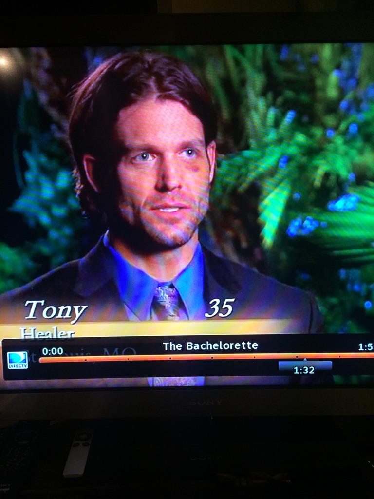 sarahcolonna's tweet photo. Are we just gonna act like Tony the Healer doesn't have a black eye? #TheBachelorette http://t.co/4hHKIMm2xl