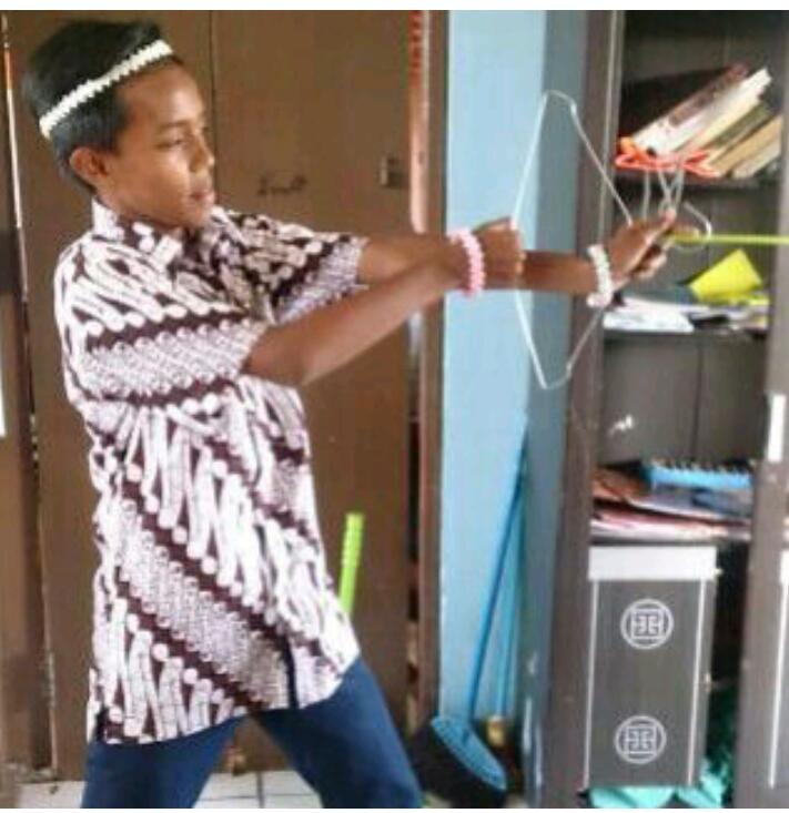 Di 83 banyak banget yg punya bakat terpendam loh... Salah satunya olahraga bidang panah. kek model sagitarius.wakak