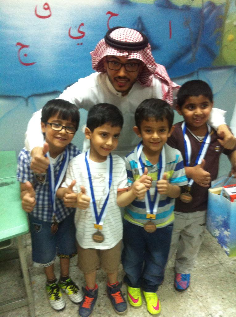arqam1234's tweet photo. حفلة مصغرة للصف الاول http://t.co/S6exuWbazw