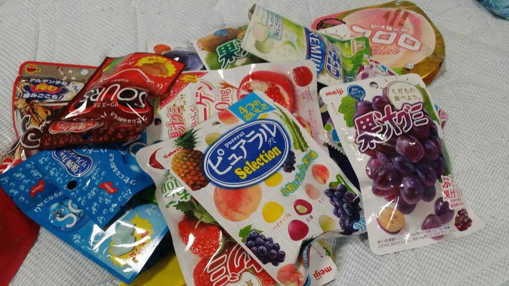katogen0343's tweet photo. クラスの皆から誕生日プレゼントもらった!
ありがとー((o(^∇^)o))
けど、何故ほぼグミなんだろ……
#CO1B http://t.co/c32S8dVgGF