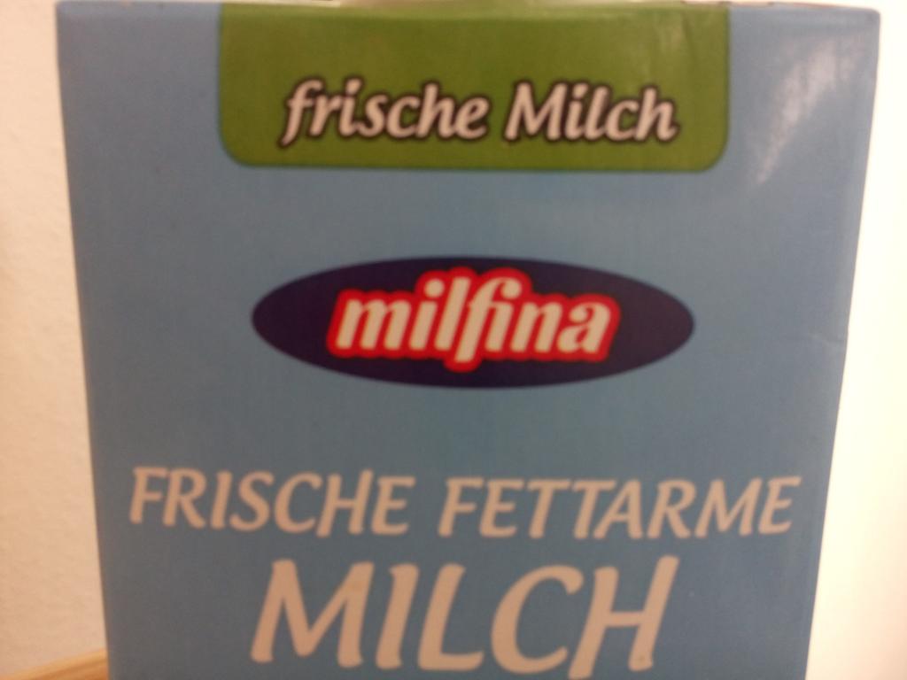 noeddl's tweet photo. Jeden Morgen beim Frühstück frage ich mich, wer eigentlich diese MILF Ina ist. http://t.co/UzfPEZ9apj