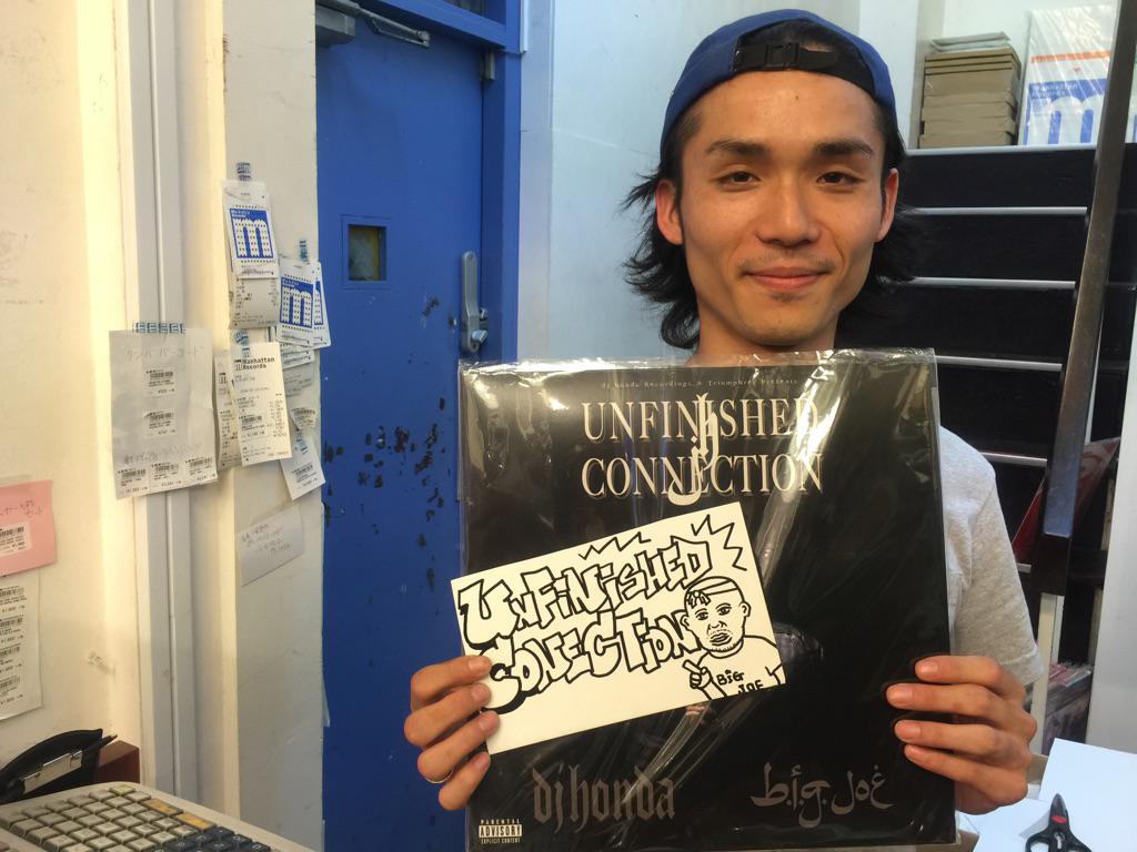 lostdope's tweet photo. my bro 😎 @Tabooone 画伯 #UNFINISHED_CONNECTION のPOP描いてくれてます!at manhattan records
#SaveTheHipHopMovement http://t.co/UDDRFmp38a