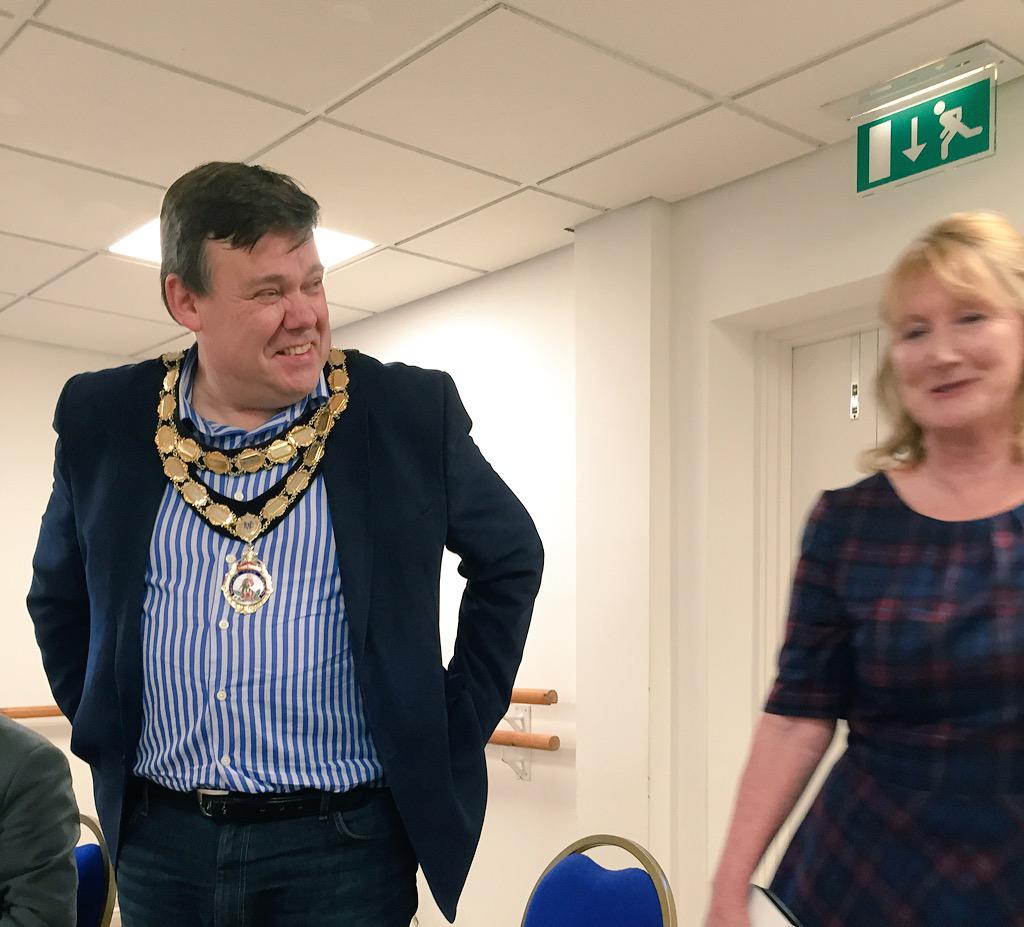 wantagecons's tweet photo. Congratulations to the new mayor of #Wantage St.john Dickson. Big thanks to @WantageMayor for the last 2 of service. http://t.co/Qyw0H7sZom