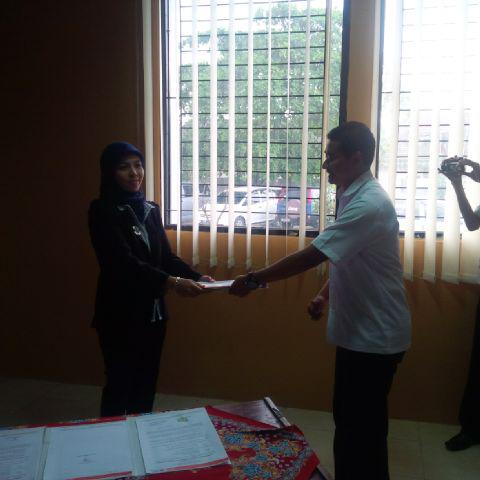 Serah terima jabatan direktur UUD PMI Kota Cilegon. Dari dr M. Arief Gunawan ke dr Hj. Dewi Nurhayati Sp.PK