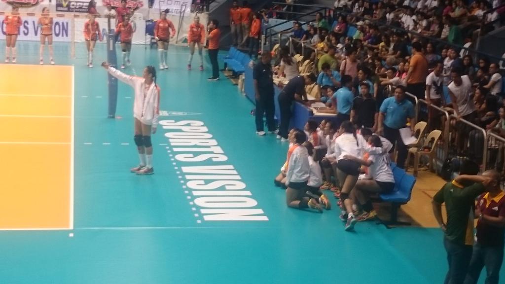 _ateneowvt's tweet photo. “@Alyssanity_02: TEAM PLDT Groufie!!! 😊💙💙💙 #SVLSemis http://t.co/IhnebbAK0r”