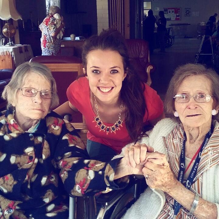 CeletiaReinders's tweet photo. Handing out teabags and chatting to the ladies and gents at Onse Hulde Old Age Home. Can be used for compost later!🌷 http://t.co/jmXIkPV9Ci
