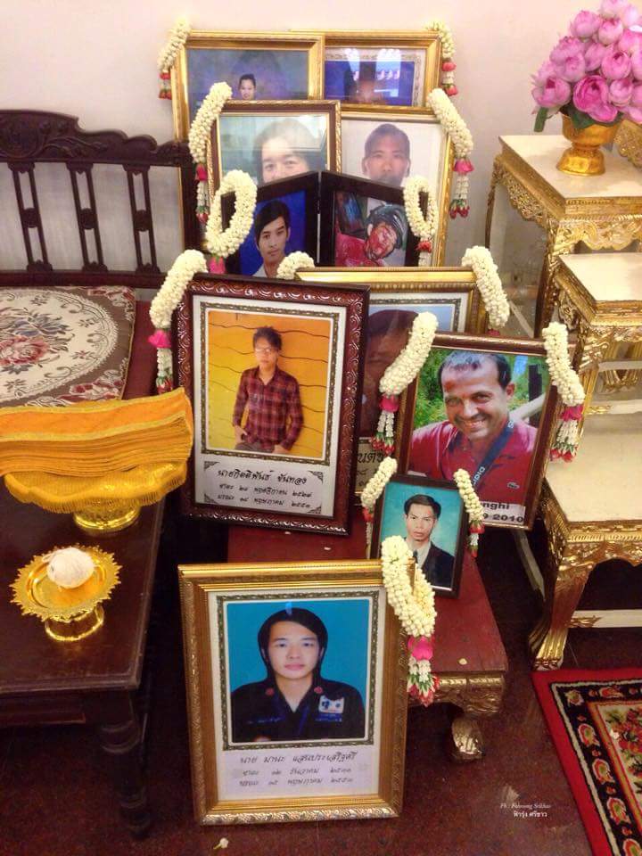 sunaibkk's tweet photo. ห้าปีผ่านไป ยังไม่มีการดำเนินคดีทหารที่ลั่นกระสุนฆ่าคนมือเปล่าเหล่านี้ http://t.co/aEOqKZy3uB