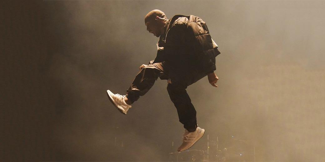 HYPEBEAST's tweet photo. .@kanyewest rocks the new @adidas​ Ultra Boost "Triple White" at his BBMA performance.
http://t.co/9MZw6O4KtF http://t.co/3IacYXx1lY