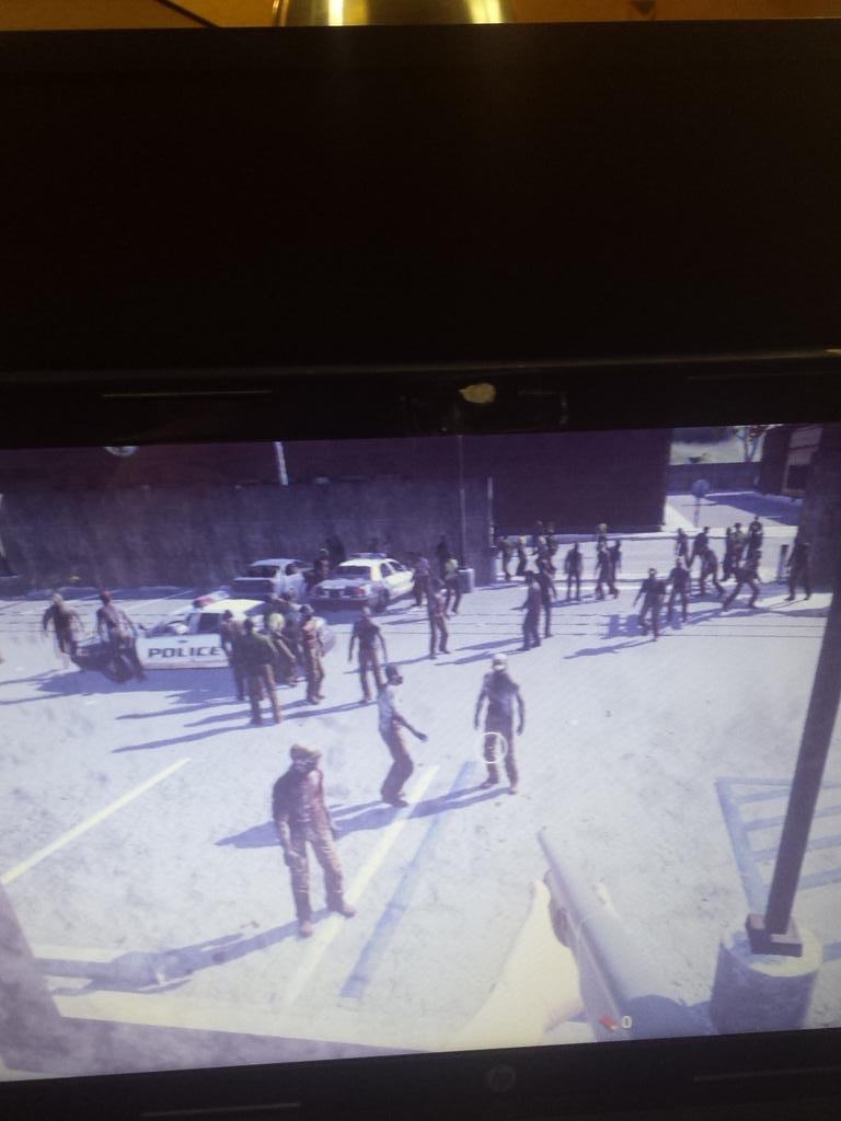 bddon_Game4Life's tweet photo. @TheFearStream I think I'm fucked 75 plus zombies http://t.co/NveRb2oJNK