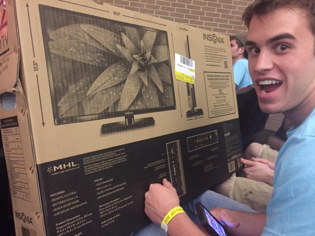 cjobro3's tweet photo. Matt just won a TV http://t.co/qEldG5D2sc