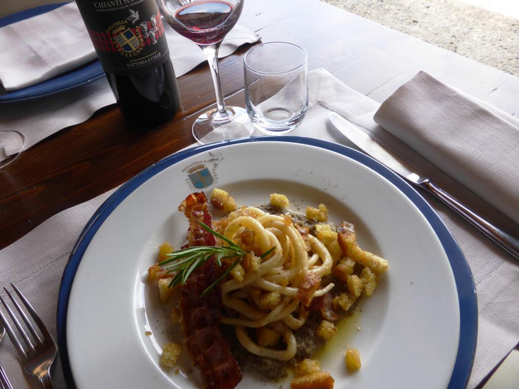 news_donatella's tweet photo. 7 #cibi e 7 #vini pieni di #tradizione e #qualità alla #FattoriadelColle. Scopri sul blog http://t.co/pp2Q4SoPIx http://t.co/HBV2EjrMmZ