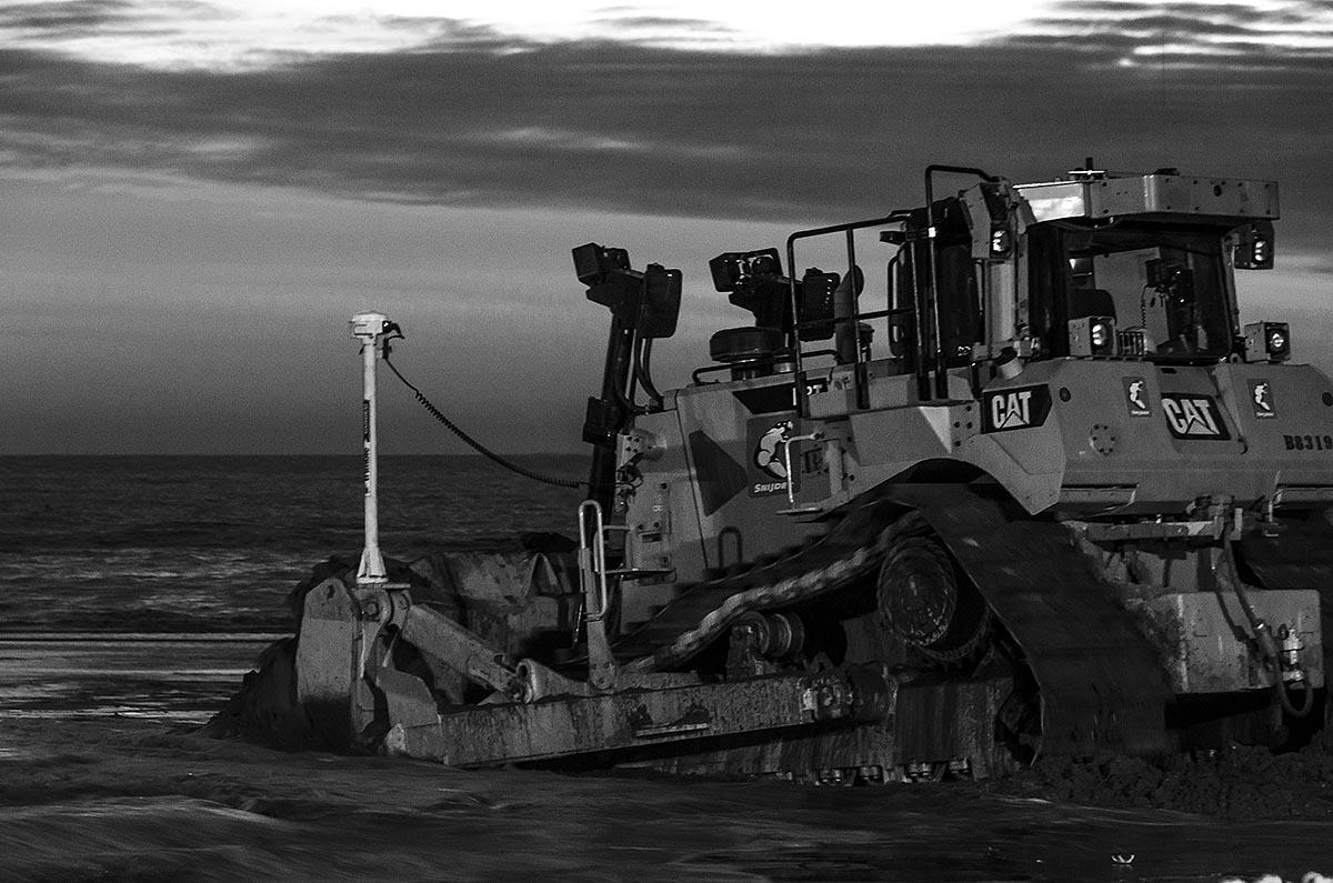 AlexanderBalk1's tweet photo. #bw #bulldozer at #bergenaanzee

http://t.co/GxqFKtng6O http://t.co/1gIgmOgDGa
