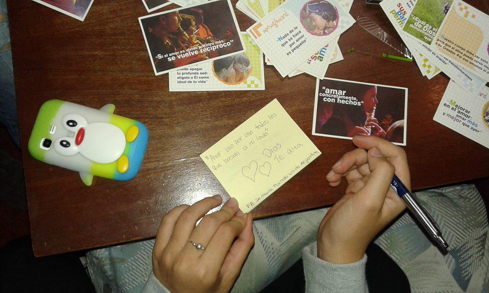 #Run4Unity
"Papelitos in the City"
En #BahiaBlanca decidimos llenar la ciudad con una lluvia de frases positivas...