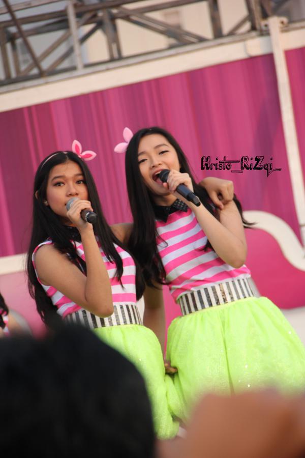 KalikaFansIndo's tweet photo. #SharePictTeens @Teens_Rika @Teens_Paulina at INBOX Summarecon Digital Center 17.05.15 http://t.co/Kis3xhKhBI
