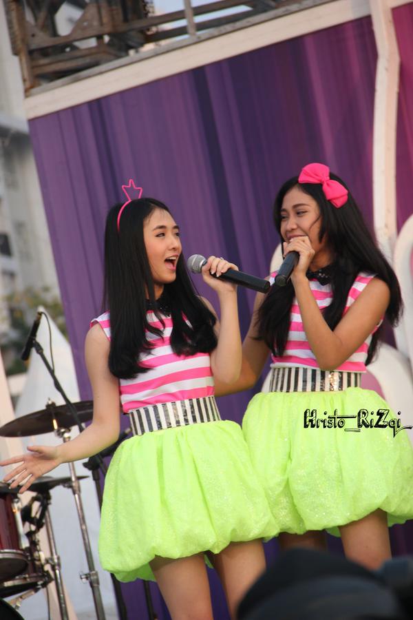 KalikaFansIndo's tweet photo. #SharePictTeens @Teens_Fannie @Teens_Livia at INBOX Summarecon Digital Center 17.05.15 http://t.co/Y1nq6eUTut