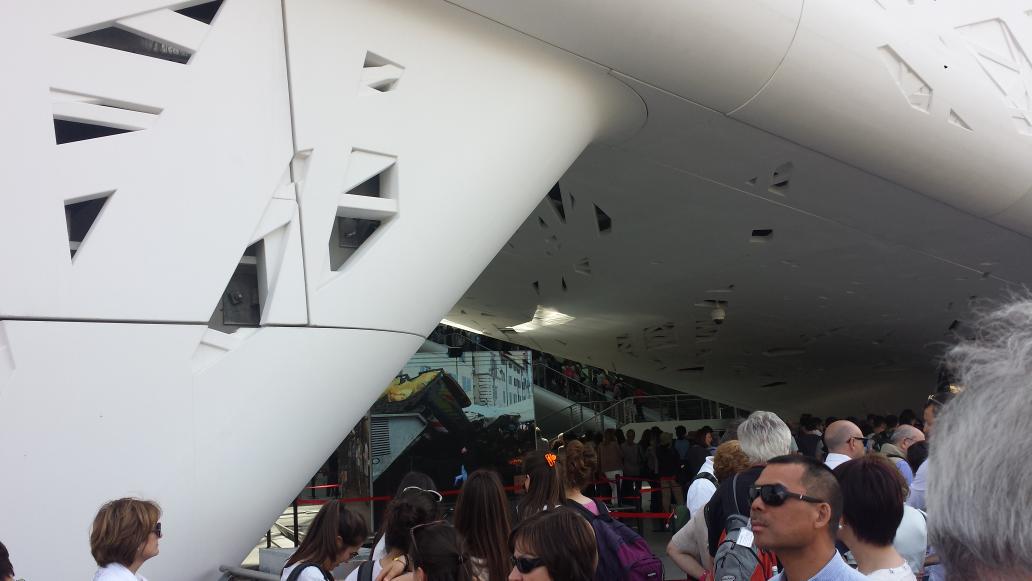 Loregobbi's tweet photo. 40 minuti di coda per il @Pad_Ita2015  @smazzolo99 @Expo2015Milano @Falcone_News http://t.co/rXe5sTvTZU