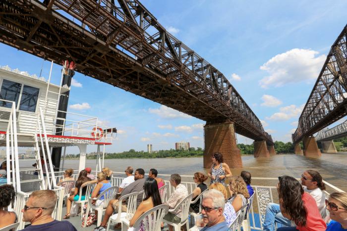 Riverboat tours offer one of the best ways to see, feel and learn about #Memphis. memphistravel.com/memphis-riverb…