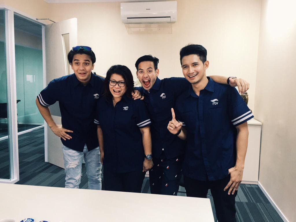 bangbily's tweet photo. Juragan kepo @hertypurba @tarrabudiman @ChandKelvin http://t.co/pgVAQrckXi