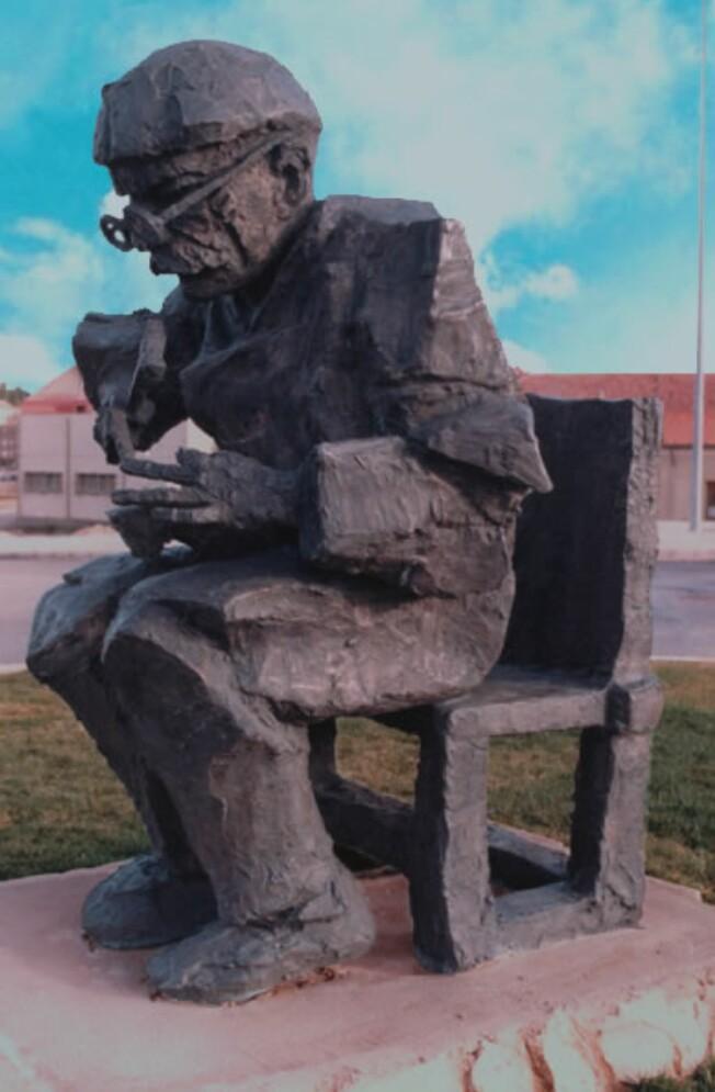 AlmansaToday's tweet photo. Científicos de la comarca recomiendan esta postura para pasar la jornada de reflexión del sábado. #almansa http://t.co/KOdZMbDCtW
