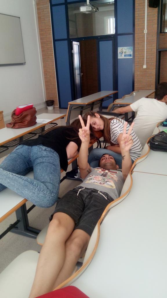 Franvela93's tweet photo. Ganas de dar Siglo de Oro @patriciaalonso @AntonioCC95 @MineDomingo http://t.co/LPq23MdCrd