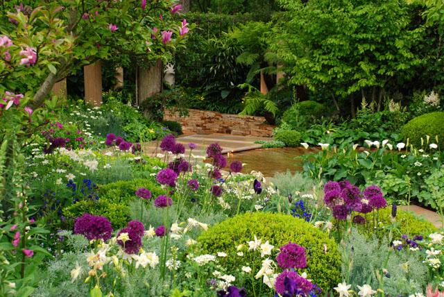 CEDStoneGroup's tweet photo. Congratulations to @charlesalbone on winning Silver Gilt at  #RHSChelseaflowershow Great achievement to all involved http://t.co/6SAE8bFCBX