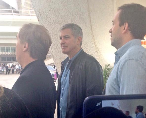 Aquí está George Clooney instantes antes de hablar sobre el estreno de #Tomorrowland ya en <a href="/CopeCV/">CopeCV</a> con <a href="/IBARBERAN/">INMA BARBERAN</a>