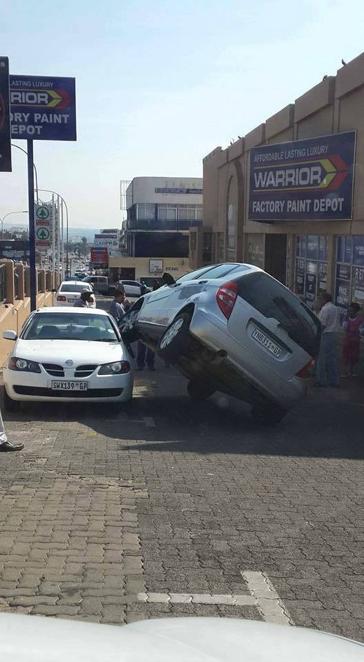 BrentLindeque's tweet photo. Sooo this is pretty much how not to park... ever. As seen in Randburg. #Oops http://t.co/w7VwFma5KQ