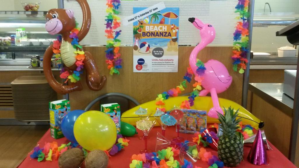 suzyroberts123's tweet photo. Getting ready for Beach Bonanza @Worcs23440 @its4bert @struth83 @wright_rach @CancerUK #.hula #limbo #funatwork http://t.co/z0WS80xaM5
