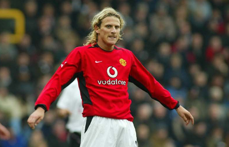 Happy 36th birthday, Diego Forlán. Bersinar setelah meninggalkan Man Utd -   via 