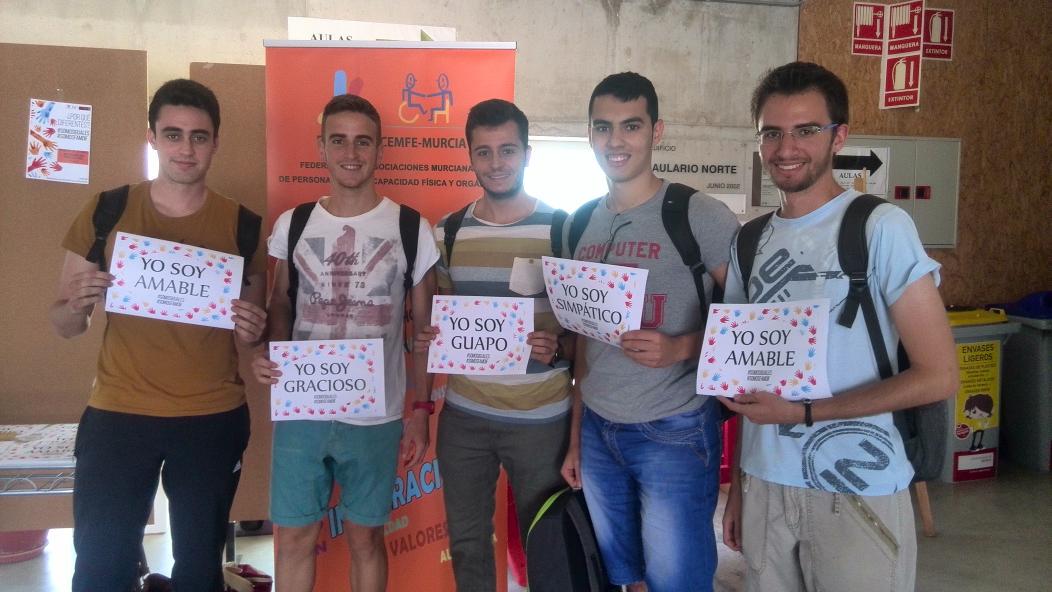Ricarttt's tweet photo. "@FAMDIF: El mejor grupo del aulario norte!! Lo tienen todo!! Guapos, simpáticos, amables#SOMOSIGUALES #SOMOSFAMDIF http://t.co/2LB0DQa2C8"