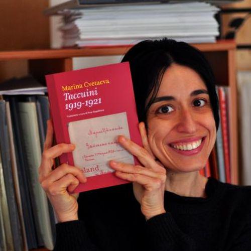 Giuditta_legge's tweet photo. La traduttrice dei #Taccuini di #Cvetaeva @VolandEdizioni si racconta in #NoteAlTraduttore! http://t.co/qbX52Kmlcd http://t.co/Jm0iGM9xkY