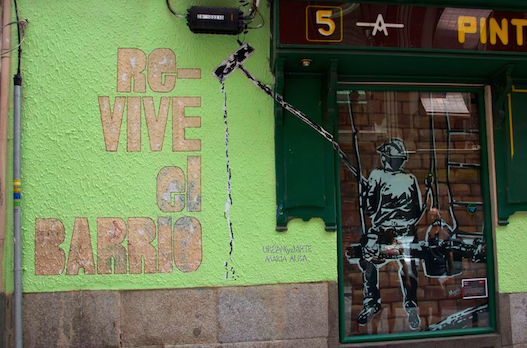verydiferente's tweet photo. Lavapiés, un museo de streetart por tiempo limitado @CALLELavapies #CALLE2015 @MSAP_Madrid http://t.co/0VChiCCTNC http://t.co/kGdFXckIli