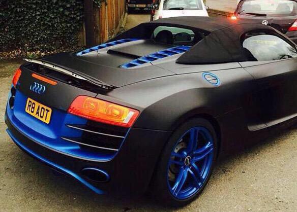 OMGitsAliA's tweet photo. How sick does this R8 look! 😱💙 http://t.co/V1bgXbAkGf