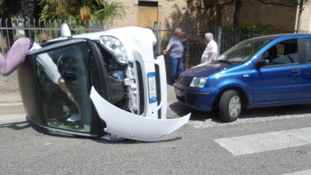 When little cars collide in Italy..., fortunately nothing serious, but no one likes leaving a mobile behind.