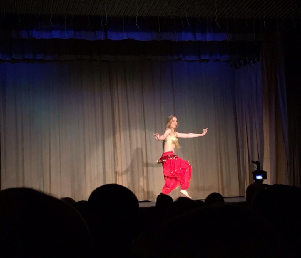 MahiraGirls's tweet photo. More pics!  MelisBellydance and @MahiraGirls at Chantel's #popidol show! #londonbellydance #bellydance #dancers http://t.co/cuvO3NyKoA