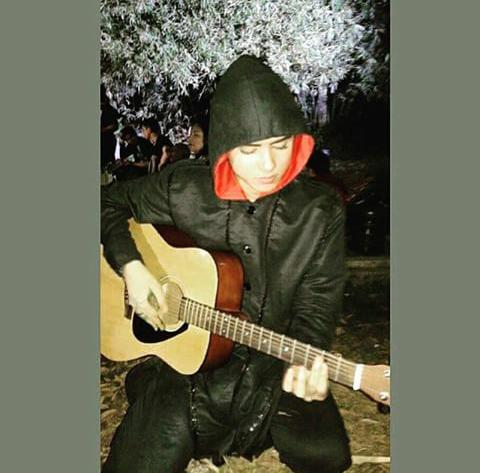 AlicioussWorld's tweet photo. Cool deh yg mainin gitar :) http://t.co/2pbJEODoec
