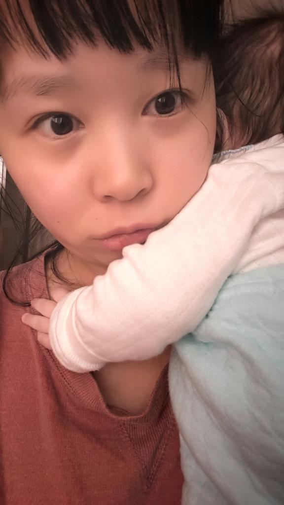 아기보며 비오는거 구경 그런데 비가 많이 오질 않넹..ㅠㅠ 오늘은 피곤하다..