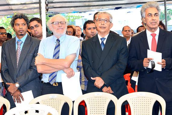 5plusDimanche's tweet photo. #60ans du collège #StMarys : les #oldboys témoignent http://t.co/8rok0IAYop @CKarghoo http://t.co/3zWlwZKkIt
