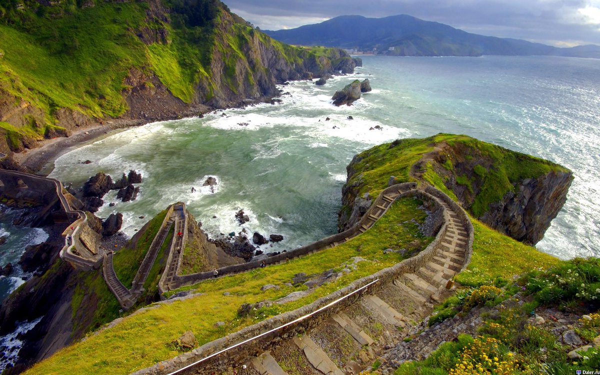 places_of_earth's tweet photo. San Juan de Gaztelugatxe, Spain 🌍✈️ http://t.co/kXq21nPLtZ