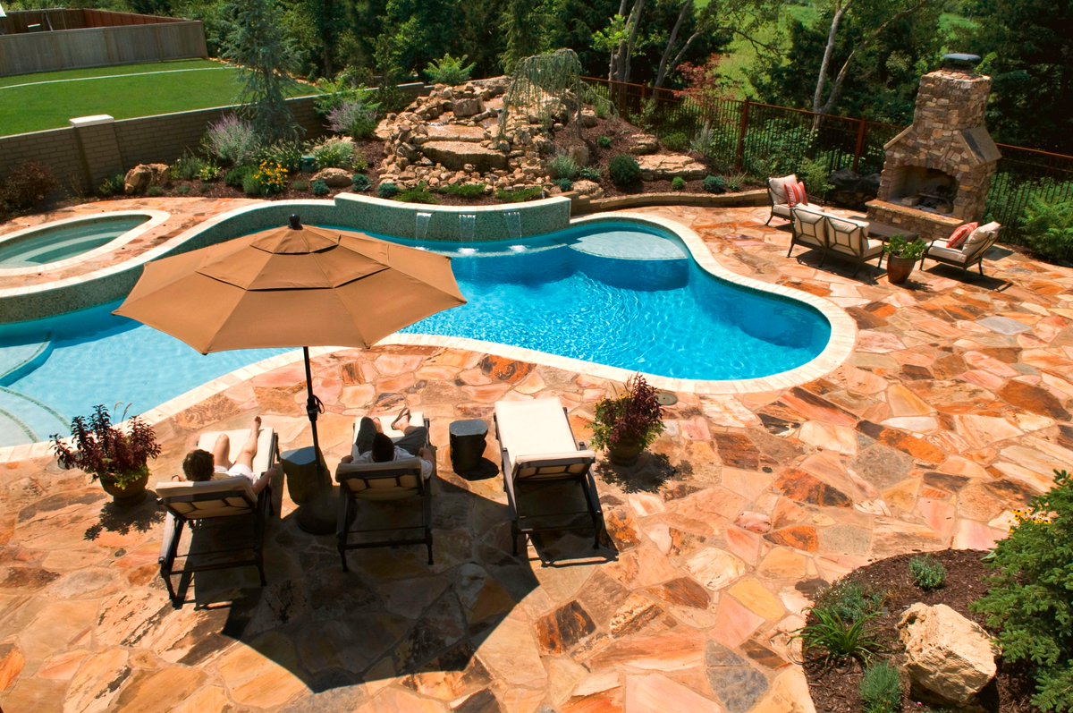 Are you on HOUZZ? If you love ideas for your home &amp; yard, check it out &amp; follow us! houzz.com/pro/midwestcus…