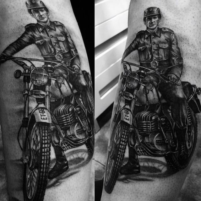 SlashTattoo's tweet photo. Portrait por Jesús http://t.co/teCeZ5VRwr