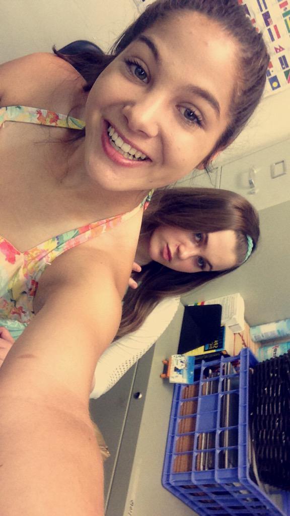 FrancescaMoor98's tweet photo. Happy birthday Avery! I love you so much and I'm so happy I met you are one of my best friends❤️🎉 @__Avery_R http://t.co/onfPfovZRU