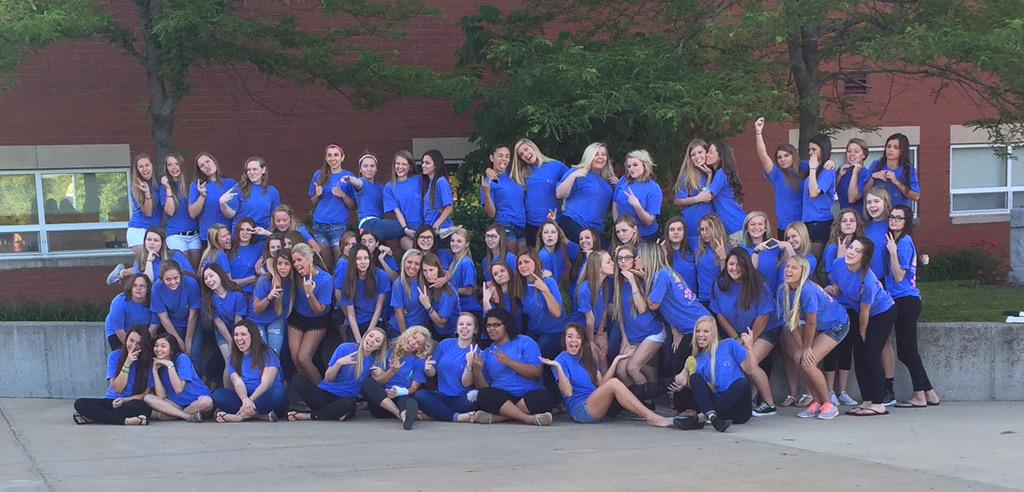 breannE_dale's tweet photo. “@coachwingo: @KennedyWingo @MaggieKimble @MaddieDeeee #simplysenior #simplyawesome #keepingitclassy2016 http://t.co/wWC7x1Biv3”